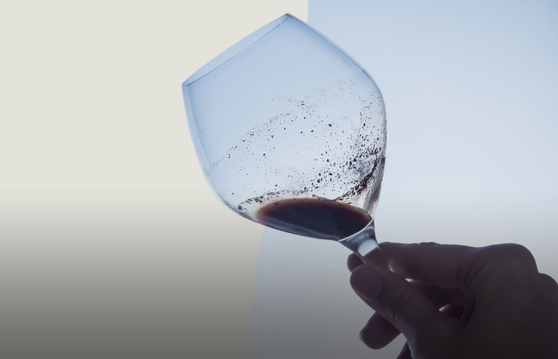 Почему хочется красного вина? Узнай все причины в этой статье