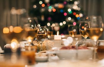 Вино под оливье и новогодние пожелания от первых лиц Simple