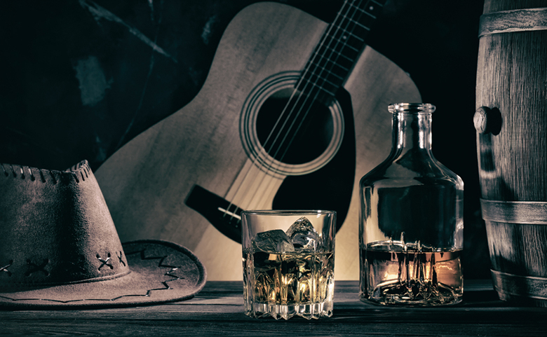 Виски, ковбойская шляпа и гитара