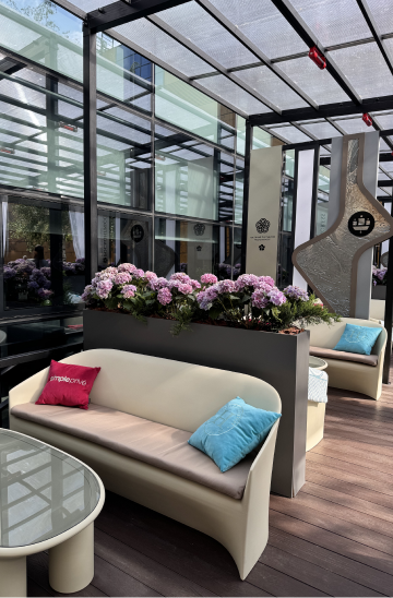 PARTNERS’ LOUNGE
